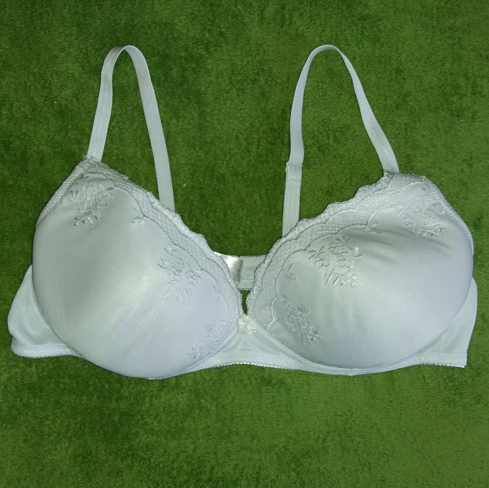 White 44 C Vanessa's Intimate Collection Bra